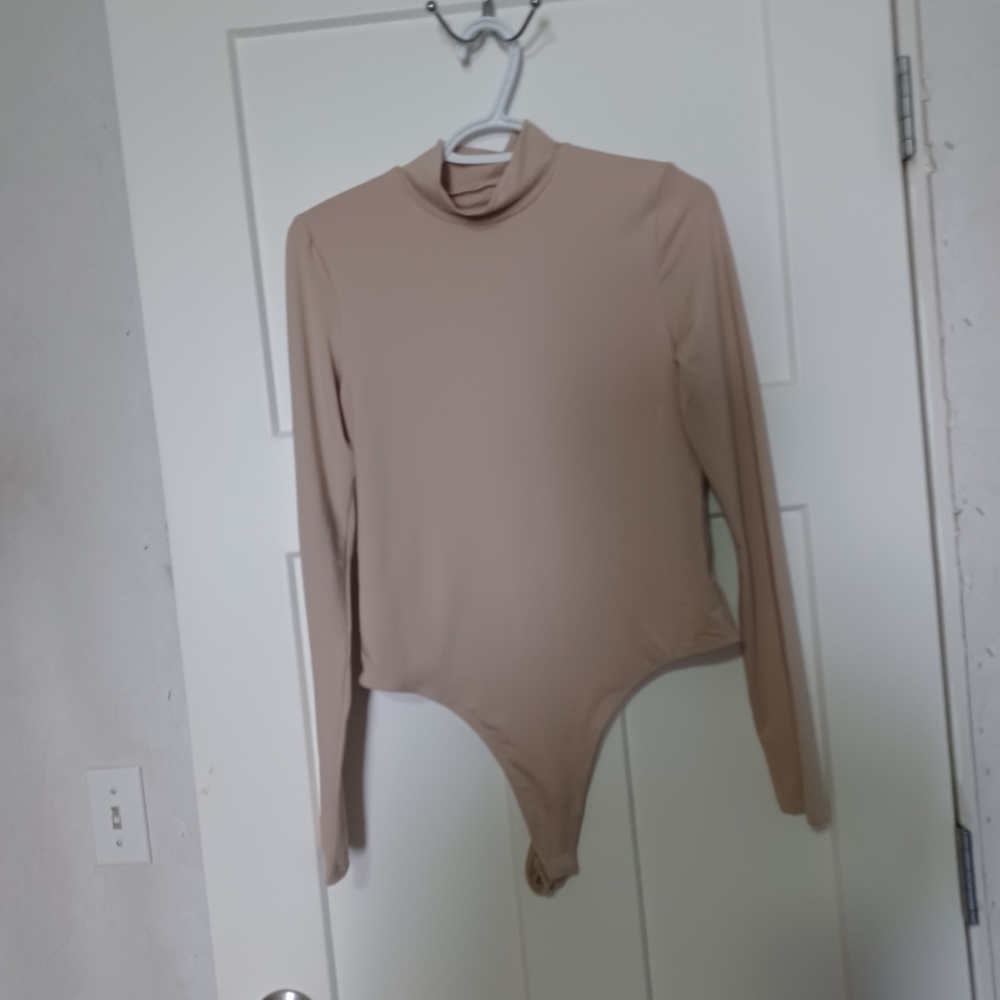 Ladies pin under top